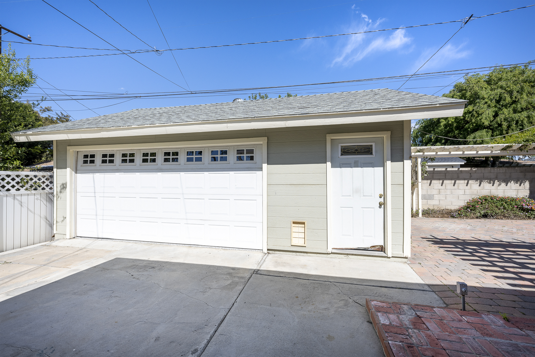 1229 Grove Place Fullerton CA 92831: Garage and side door closed