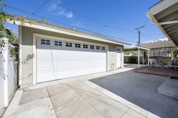 1229 Grove Place Fullerton CA 92831: Garage and courtyard from driveway
