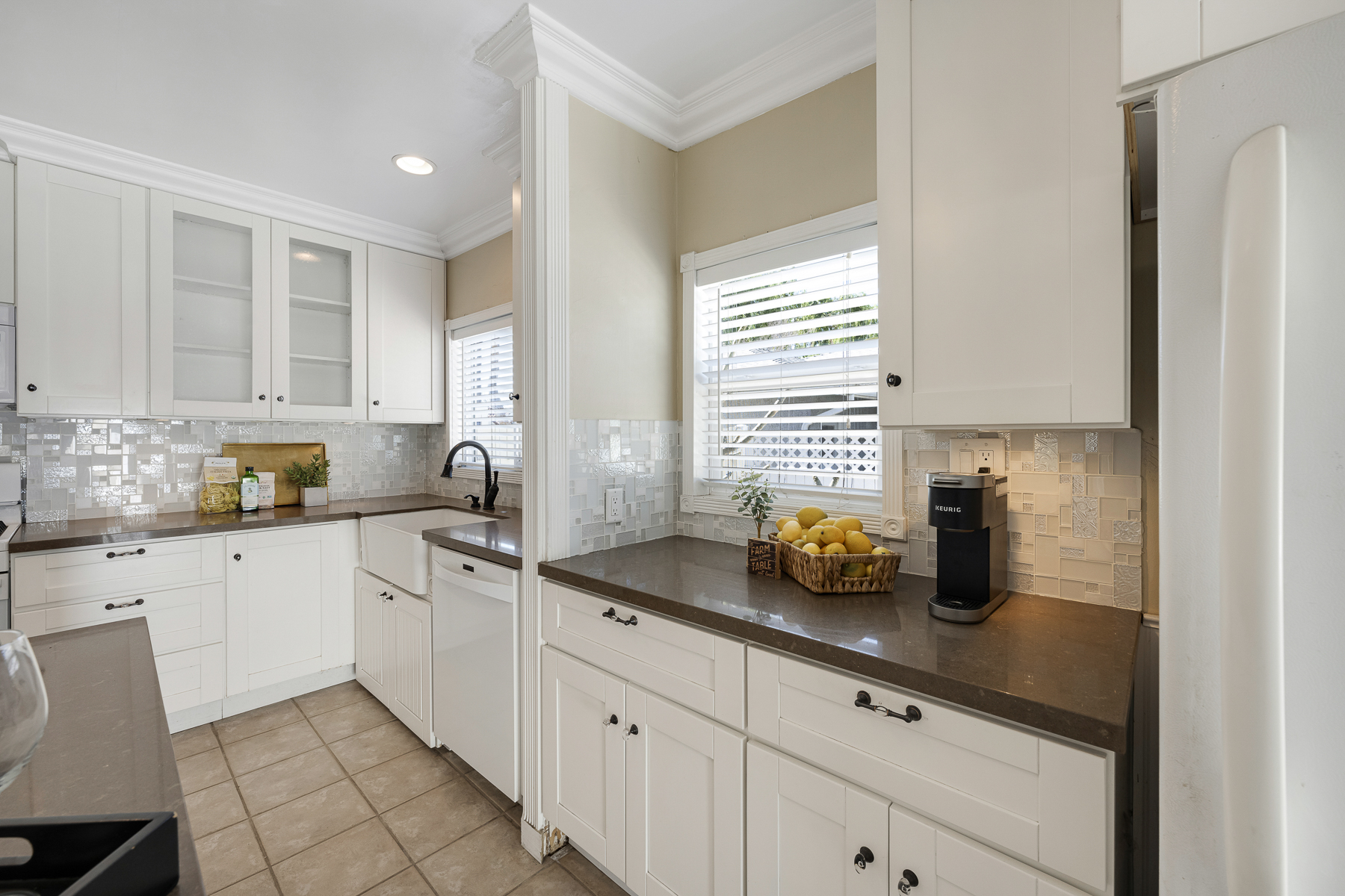 1229 Grove Place Fullerton CA 92831: Kitchen with coffee nook