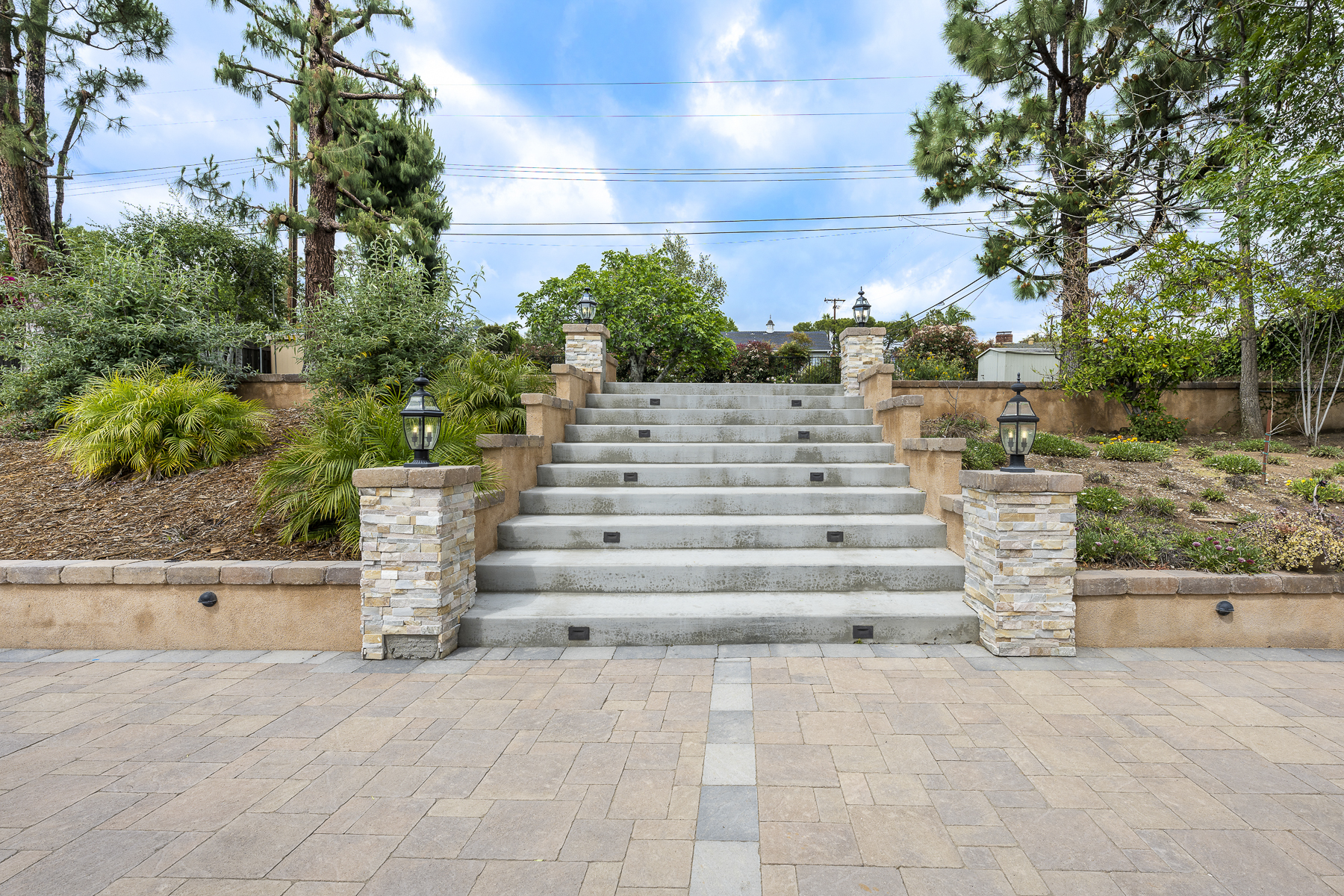 501 Dorothy Drive: Close up view of stairs leading to green space