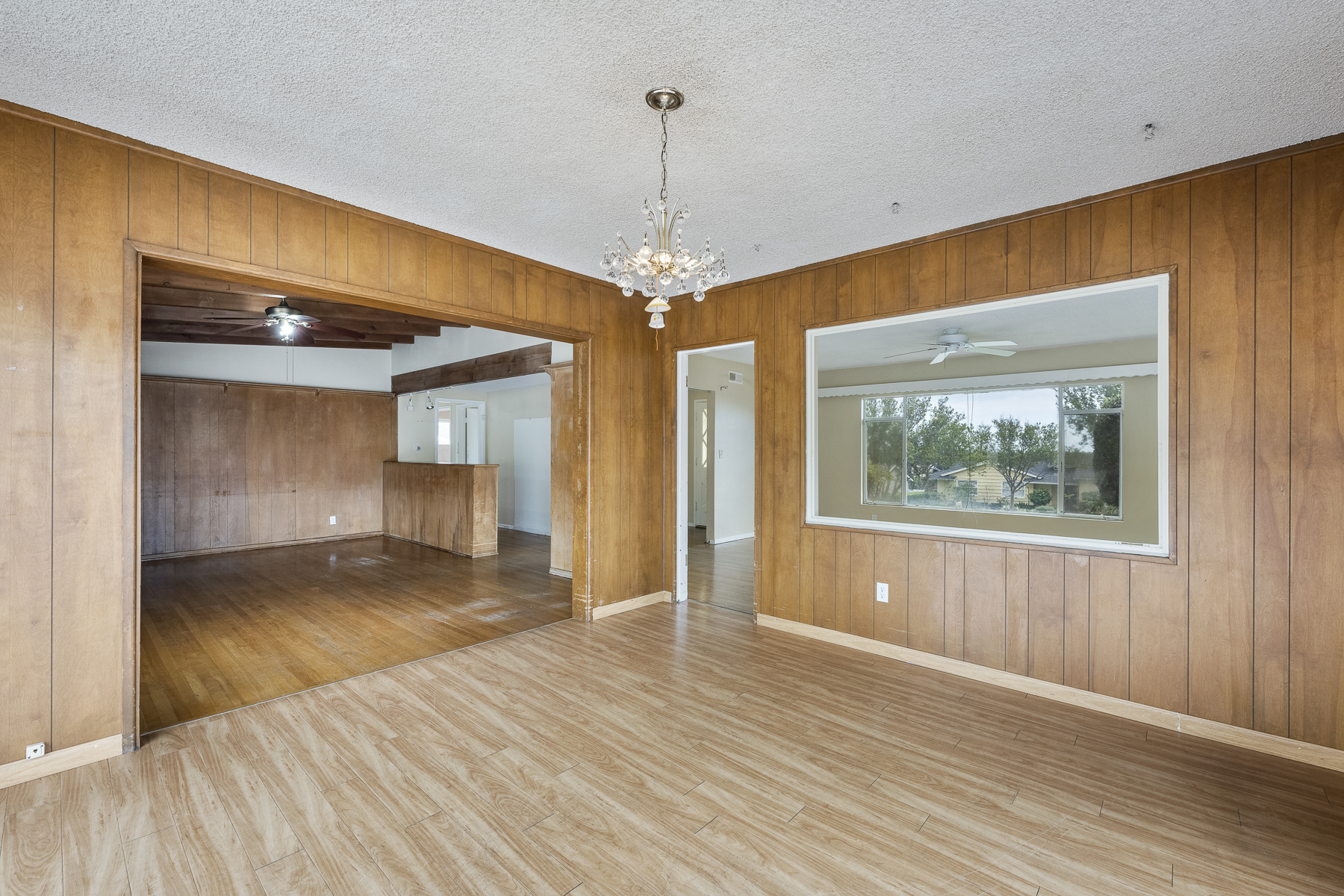 501 Dorothy Drive: Dining room with view into living room