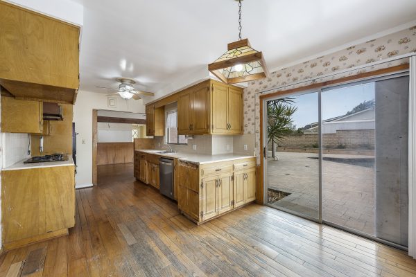 501 Dorothy Drive: panoramic view of kitchen and outdoor patio