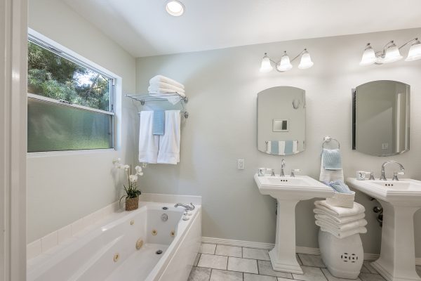 411 Truman Ave, Fullerton, CA 92832: Bathroom view of bathtub.