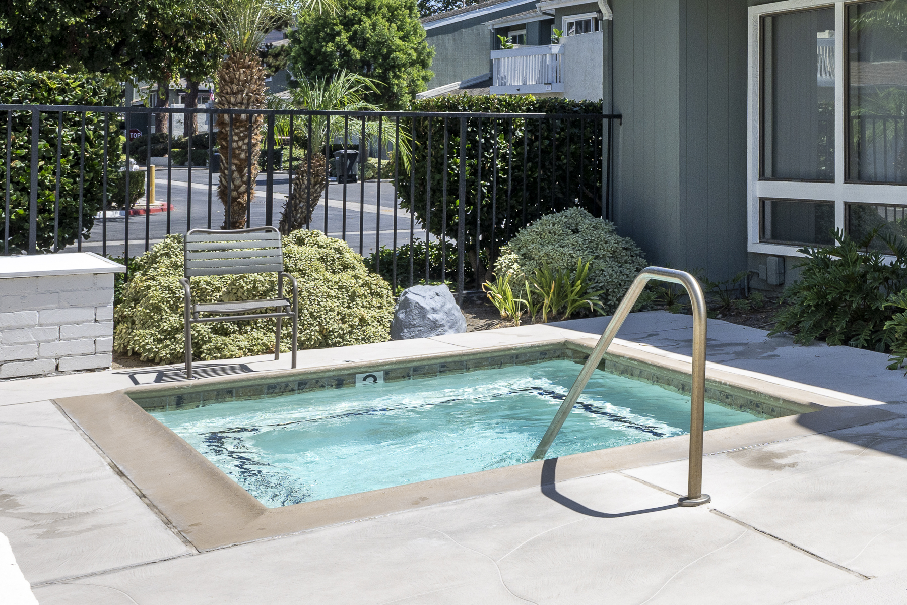 3424 Pinebrook Costa Mesa CA 92626: Hot tub by pool house.