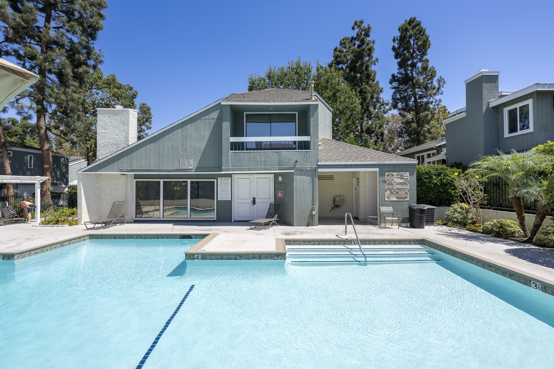 3424 Pinebrook Costa Mesa CA 92626: Pool with pool house.