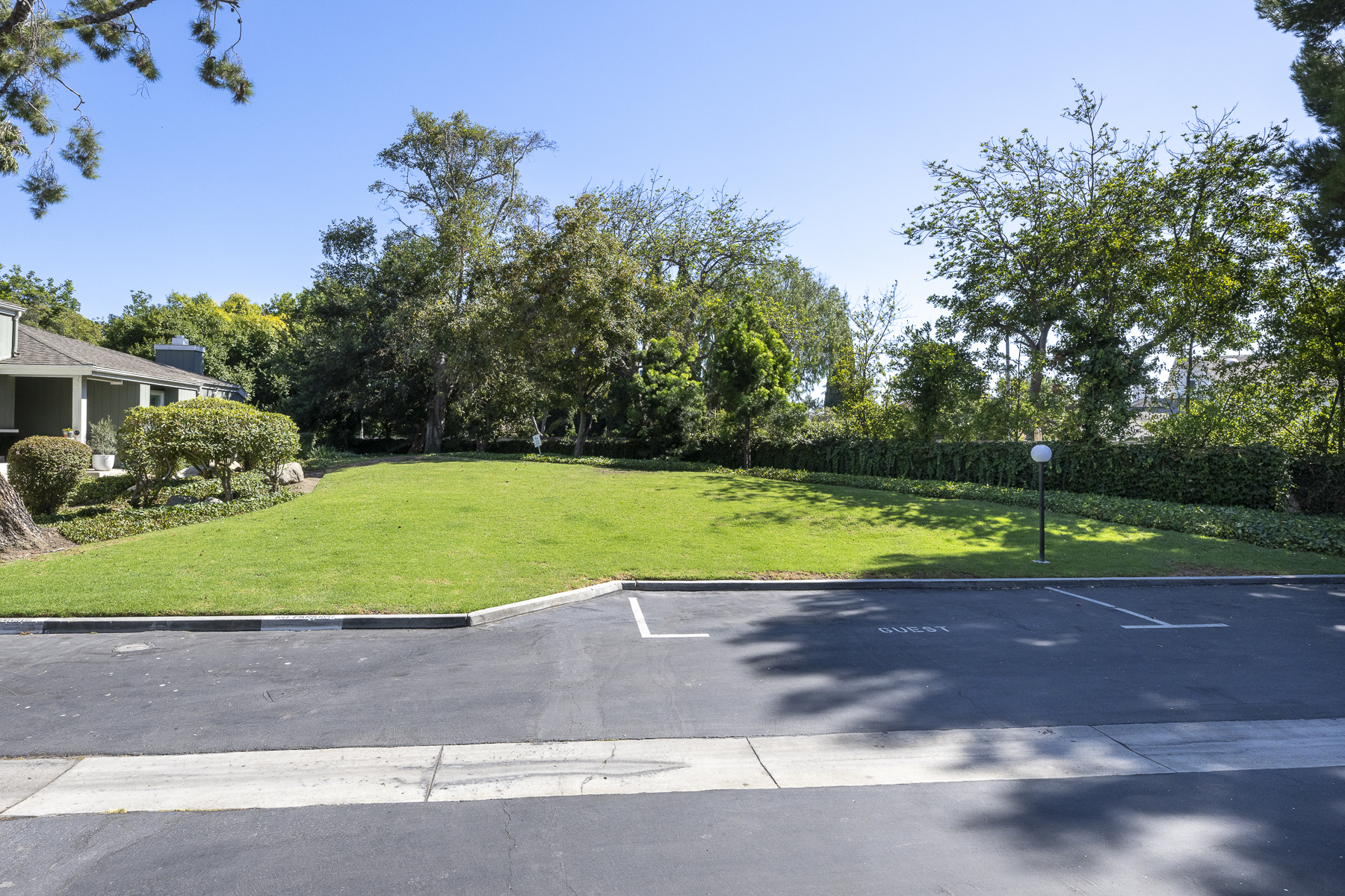 3424 Pinebrook Costa Mesa CA 92626: Outdoor community with green lawn and parking space.