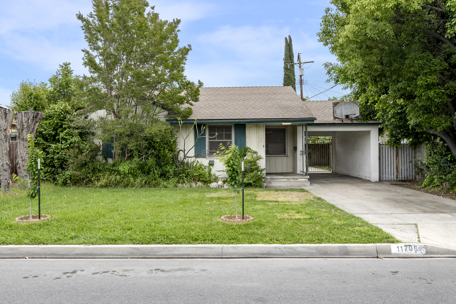 11708 Pruess Ave Downey CA 90241-Front-2