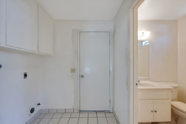 1242 Candlewood Dr-Laundry Room