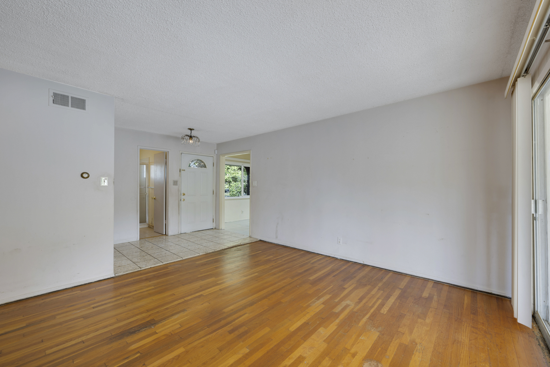2608 Balfour Ave-Living Room 4