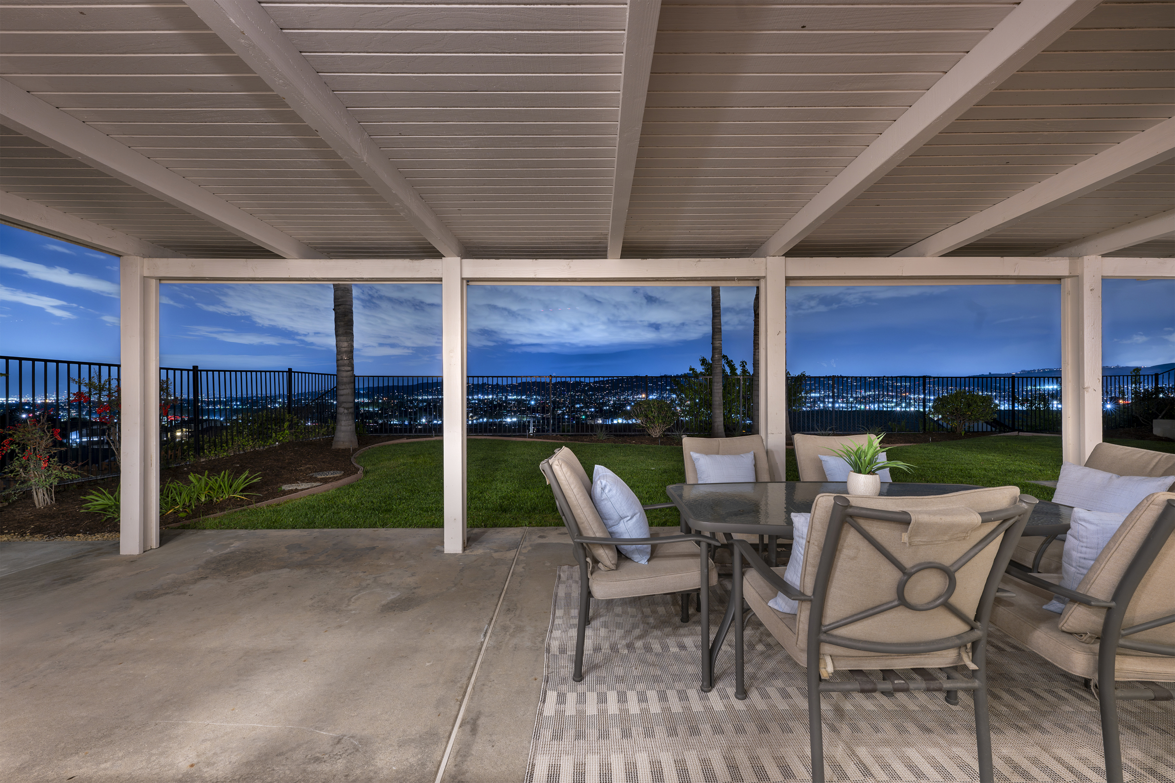 231 E. Country Hills Dr-Patio