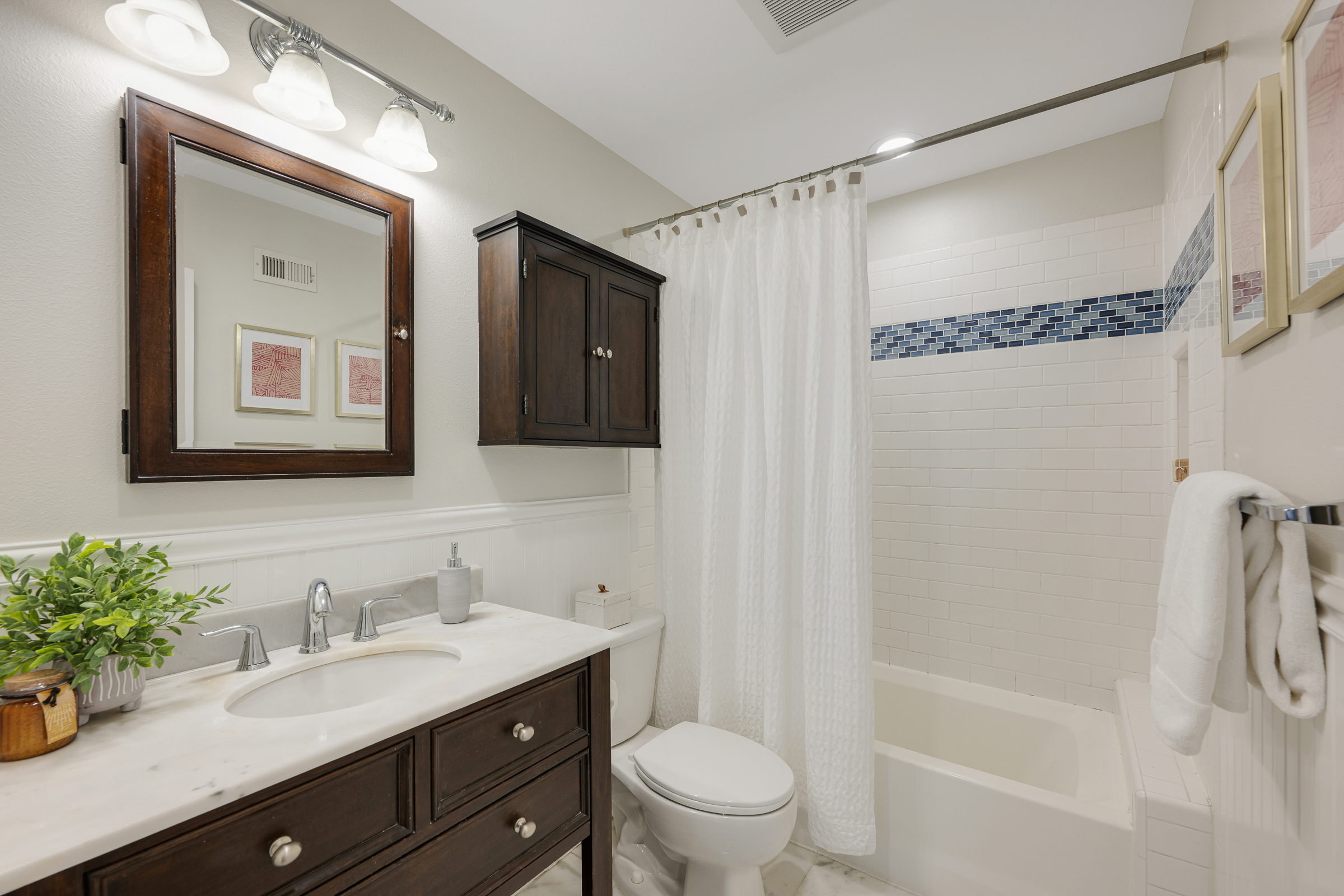 3100 Palm Drive_A-Primary Hall Bathroom-2