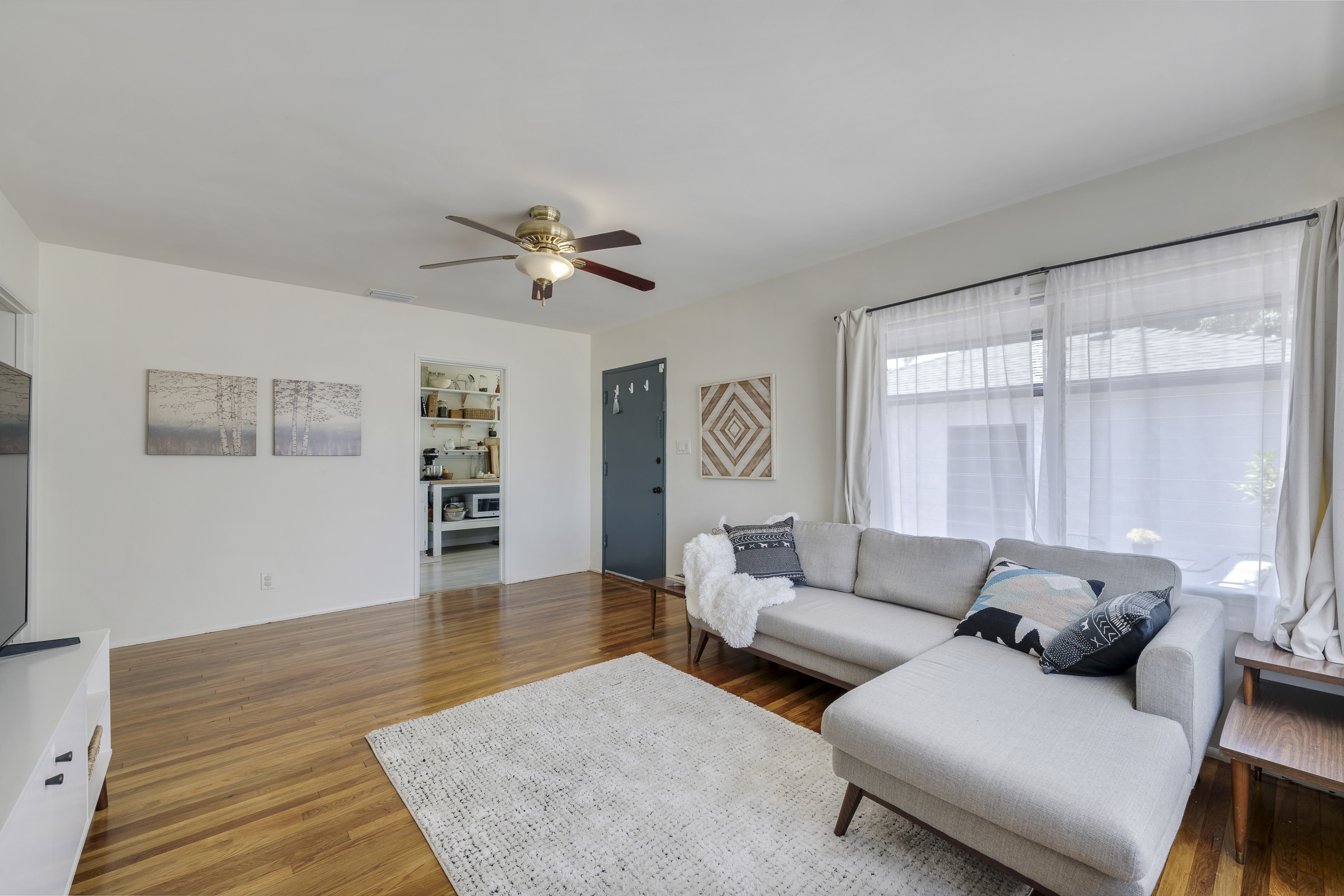 1910 W. Champan Ave, Fullerton, CA 92833