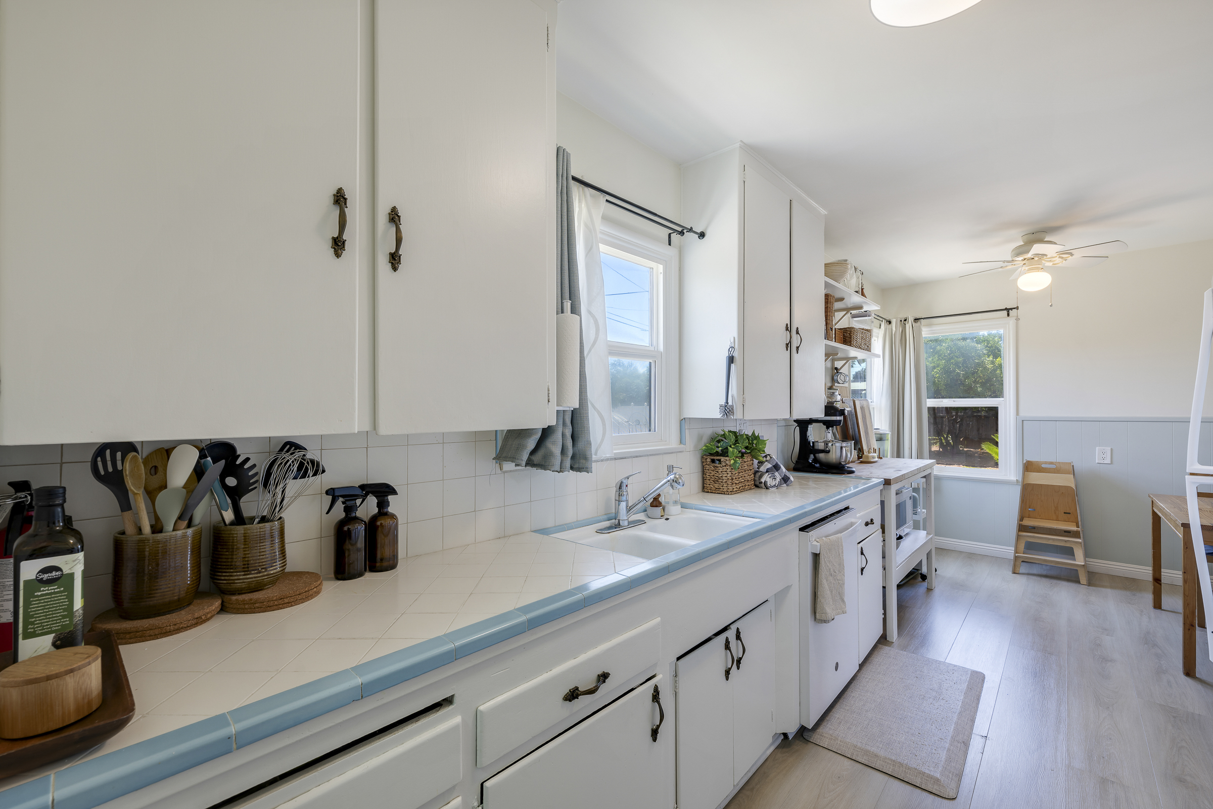 1910 W Chapman-Kitchen