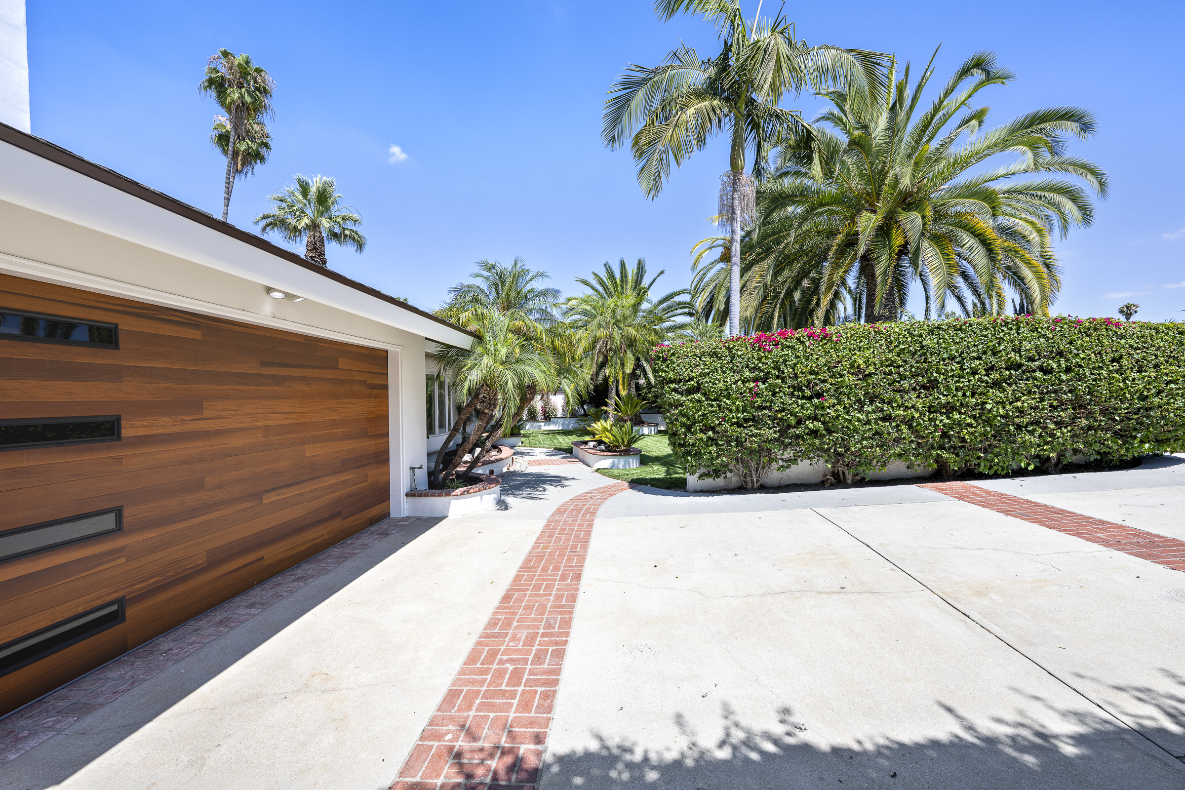 755 E Sunny Hills-Front