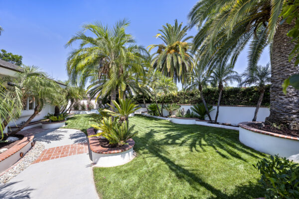 755 E Sunny Hills-Front Yard-4