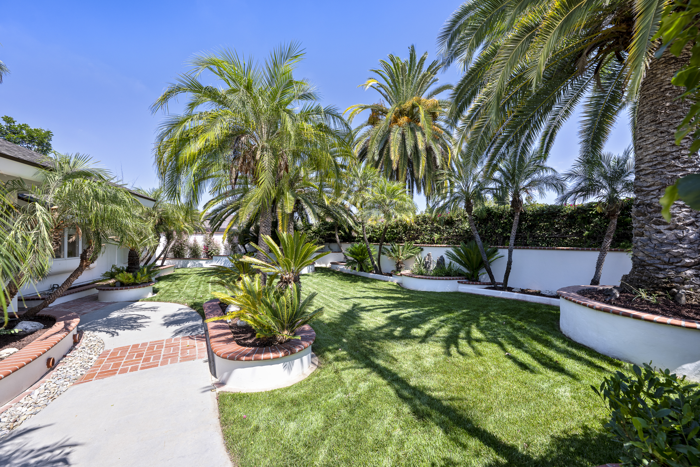 755 E Sunny Hills-Front Yard-4