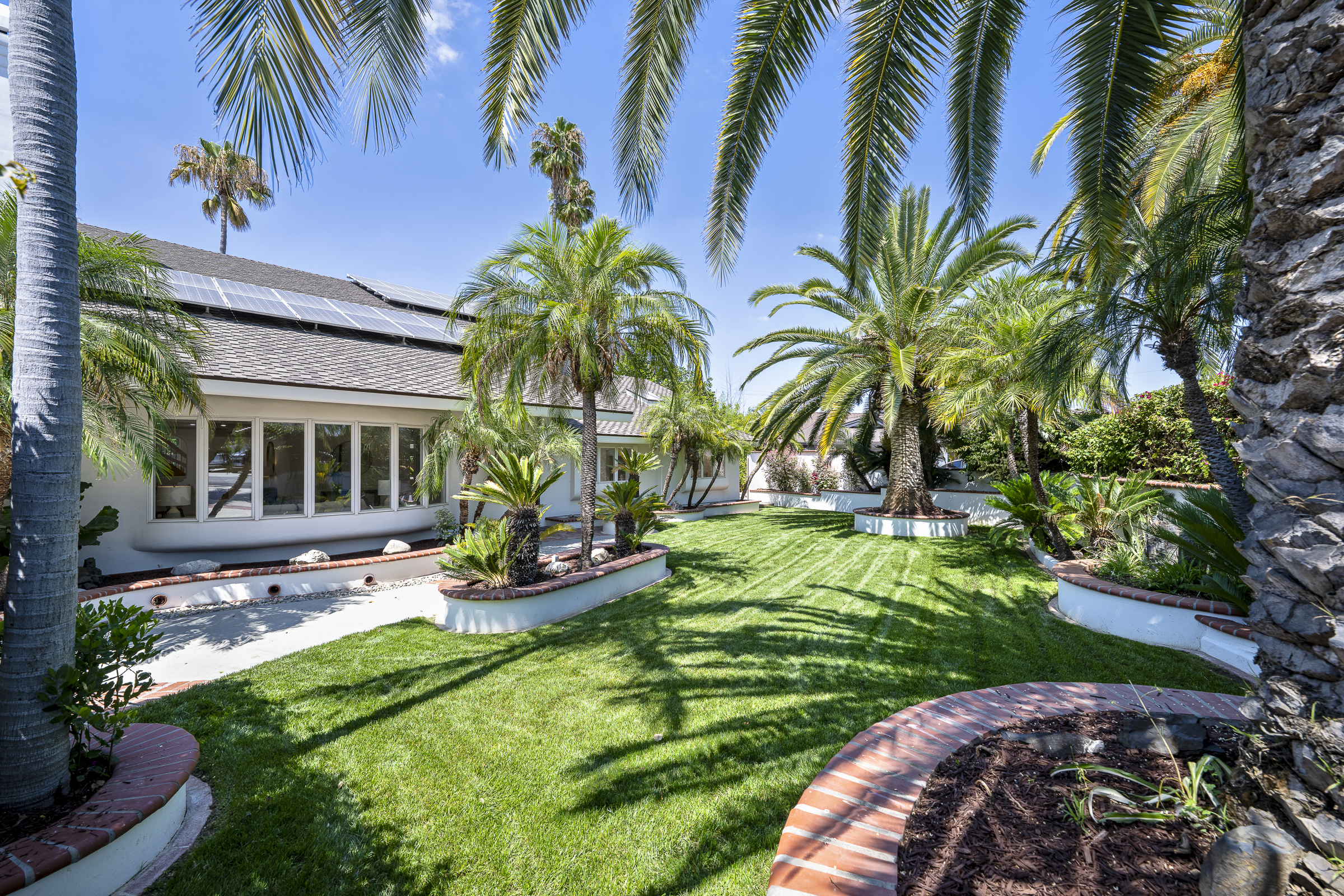 755 E Sunny Hills-Front Yard-3