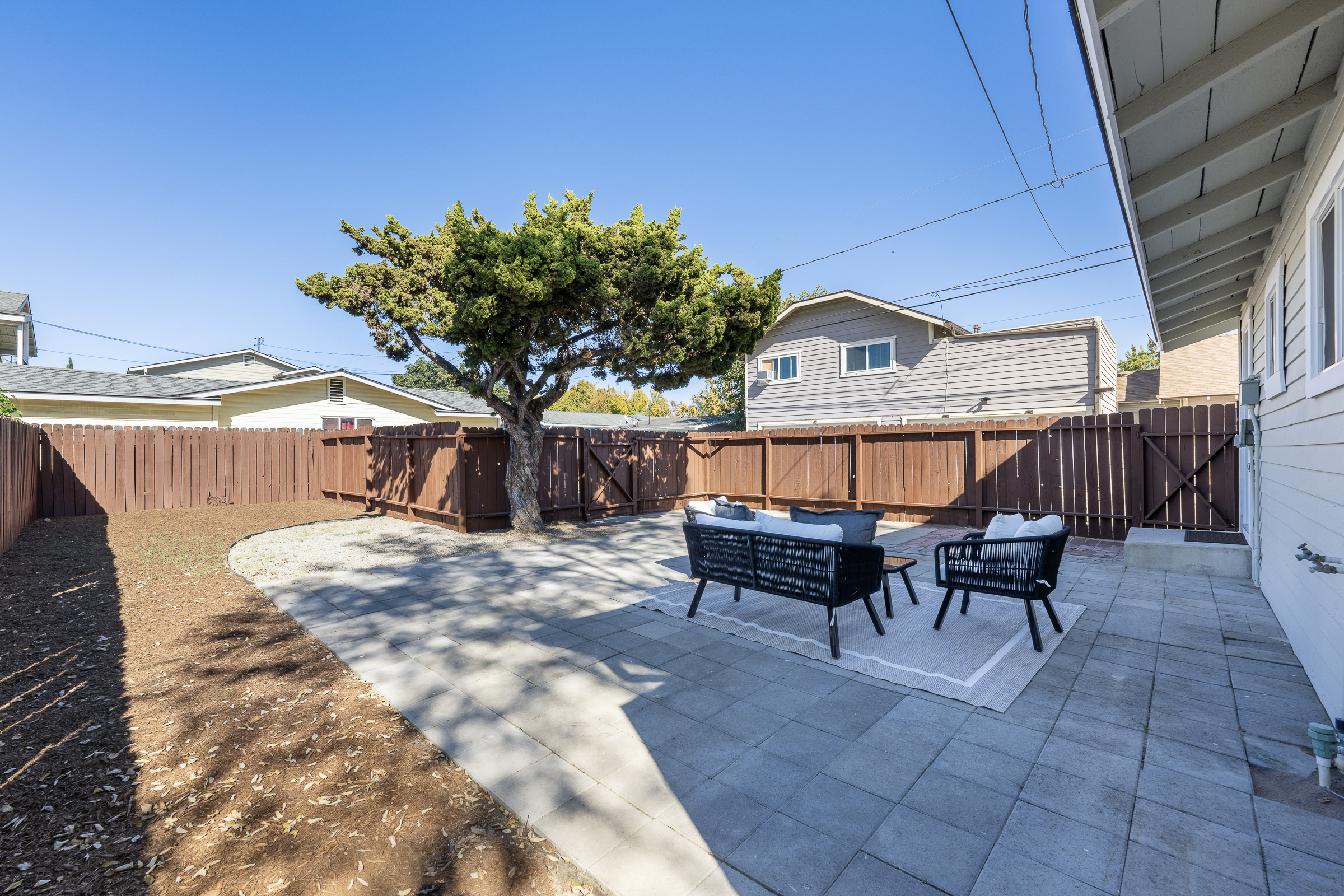 911 E. Commonwealth Ave, Fullerton, CA 92831