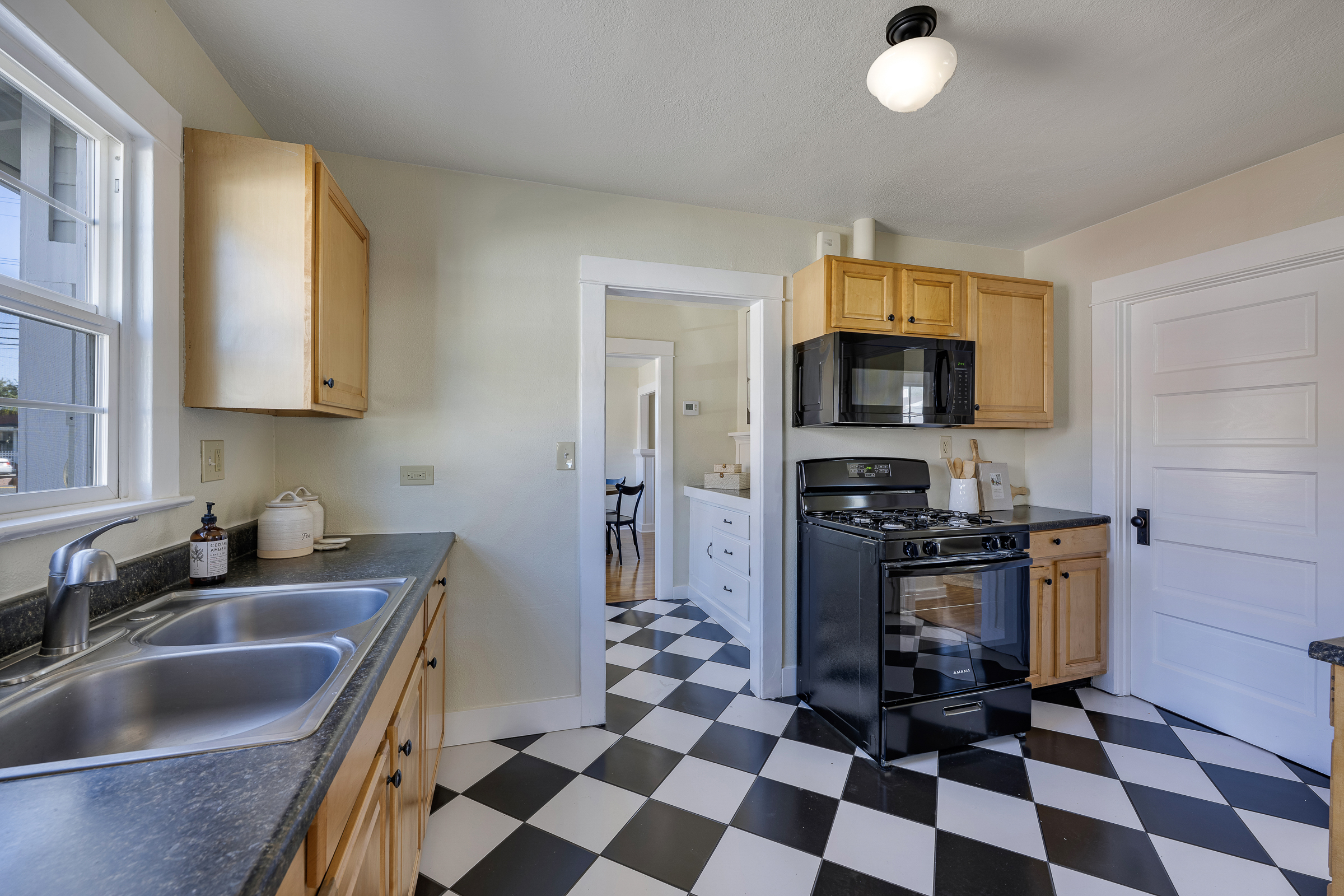 911 E. Commonwealth Ave, Fullerton, CA 92831