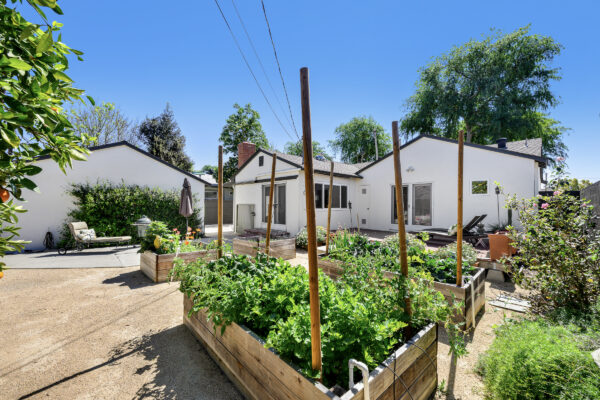 1245 Riverside Dr, Fullerton, CA 92831