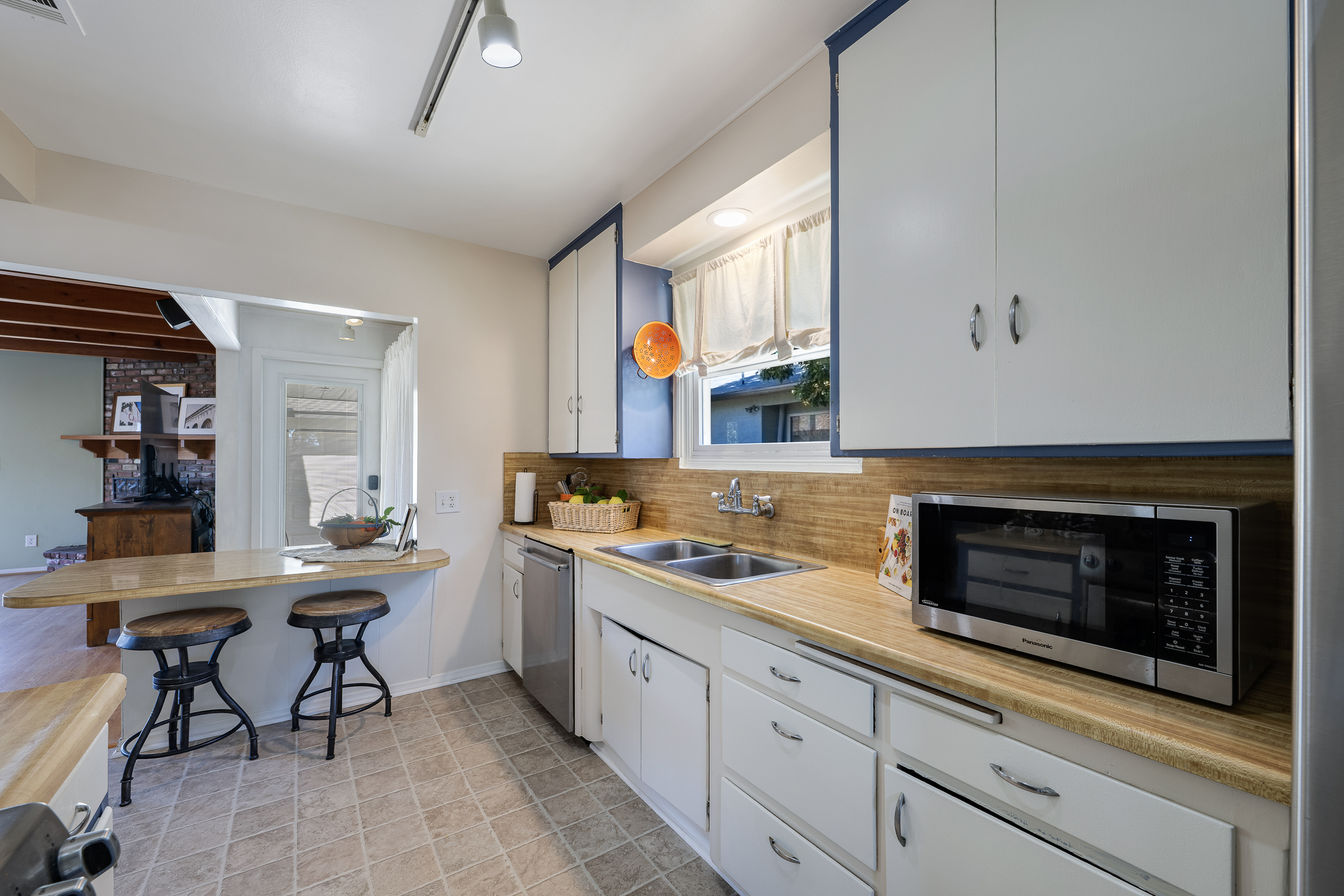 1245 Riverside Dr, Fullerton, CA 92831