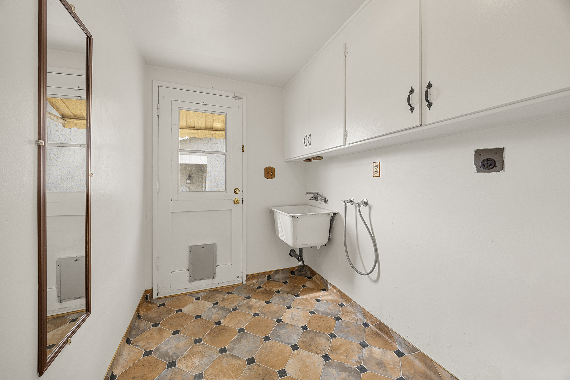 1018 Stanford-Laundry Room