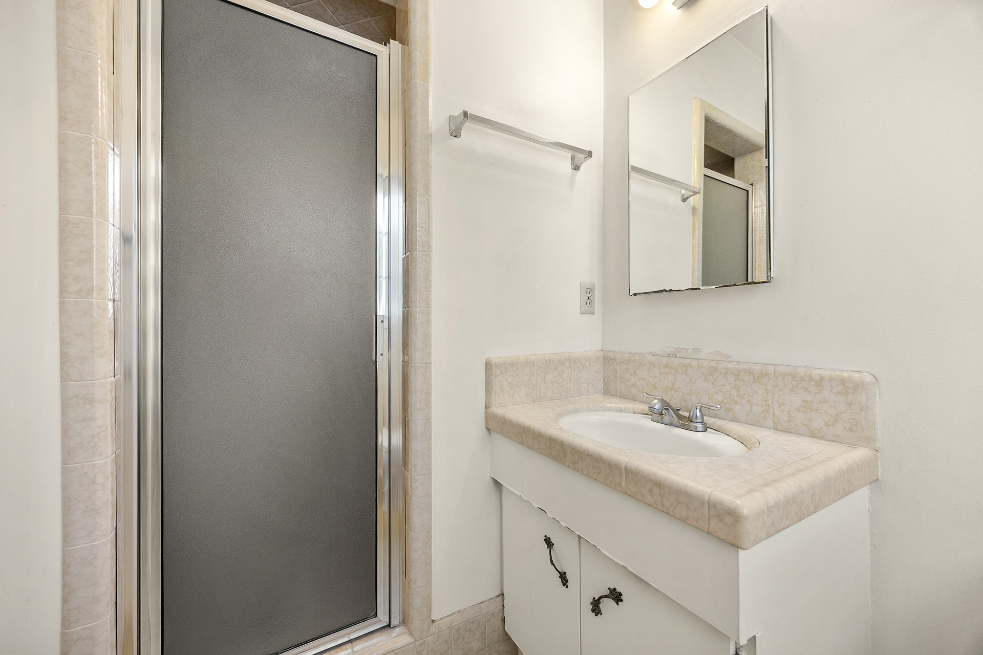 1018 Stanford-Primary Bathroom