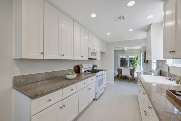 618 S Pine Dr-Kitchen-3