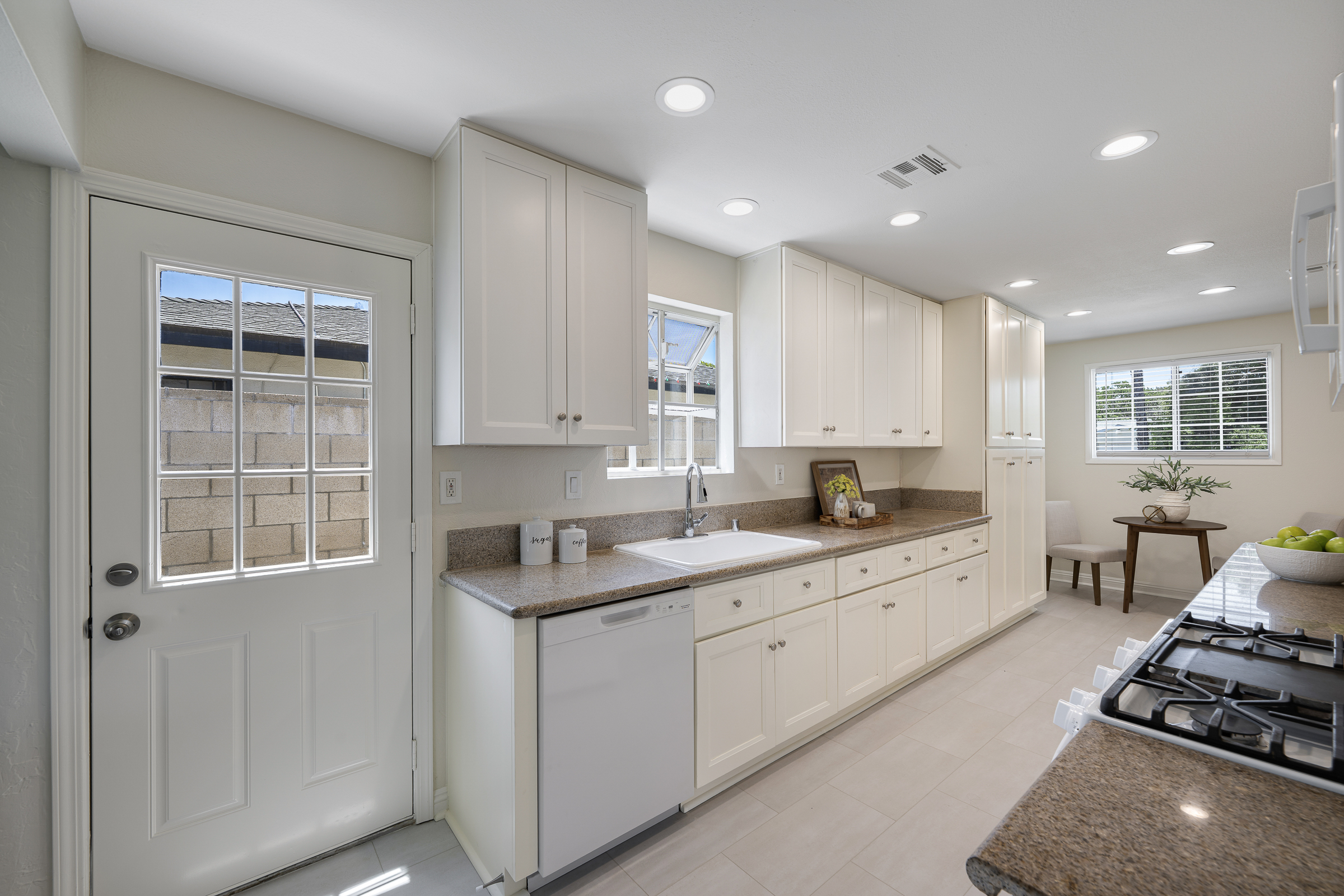 618 S Pine Dr-Kitchen