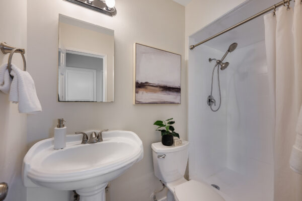618 S Pine Dr-Bathroom-2