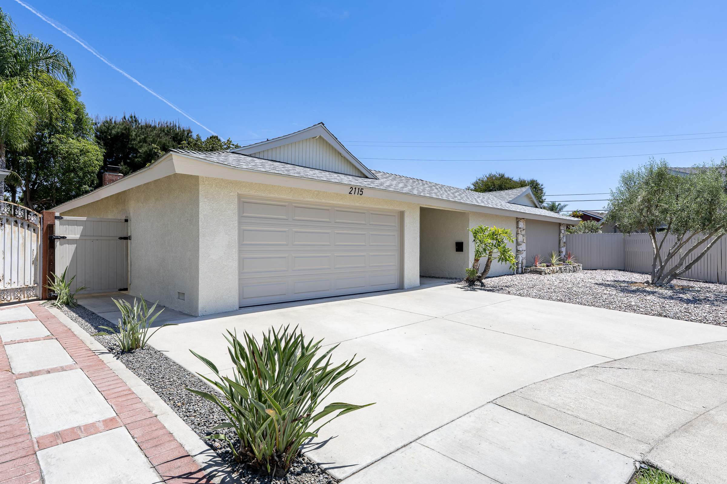 2115 E. South Redwood Dr-Front