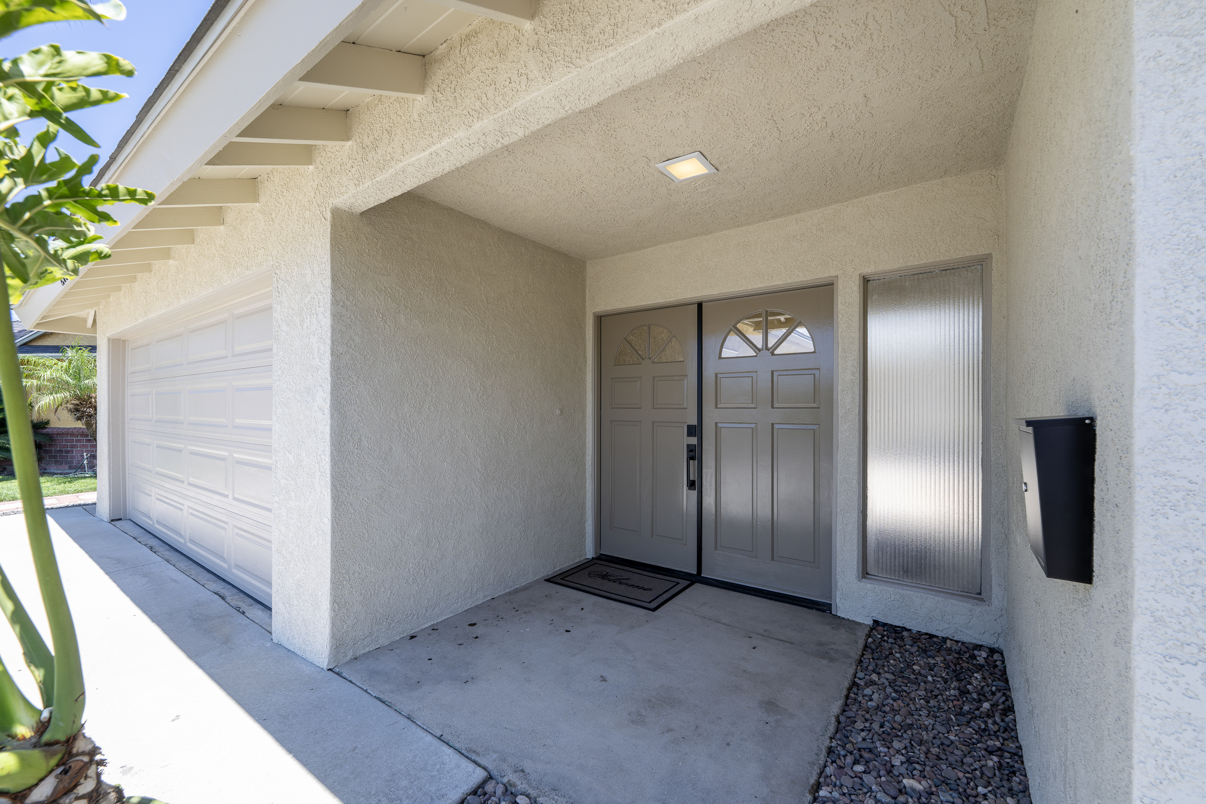 2115 E. South Redwood Dr-Courtyard Entry-2