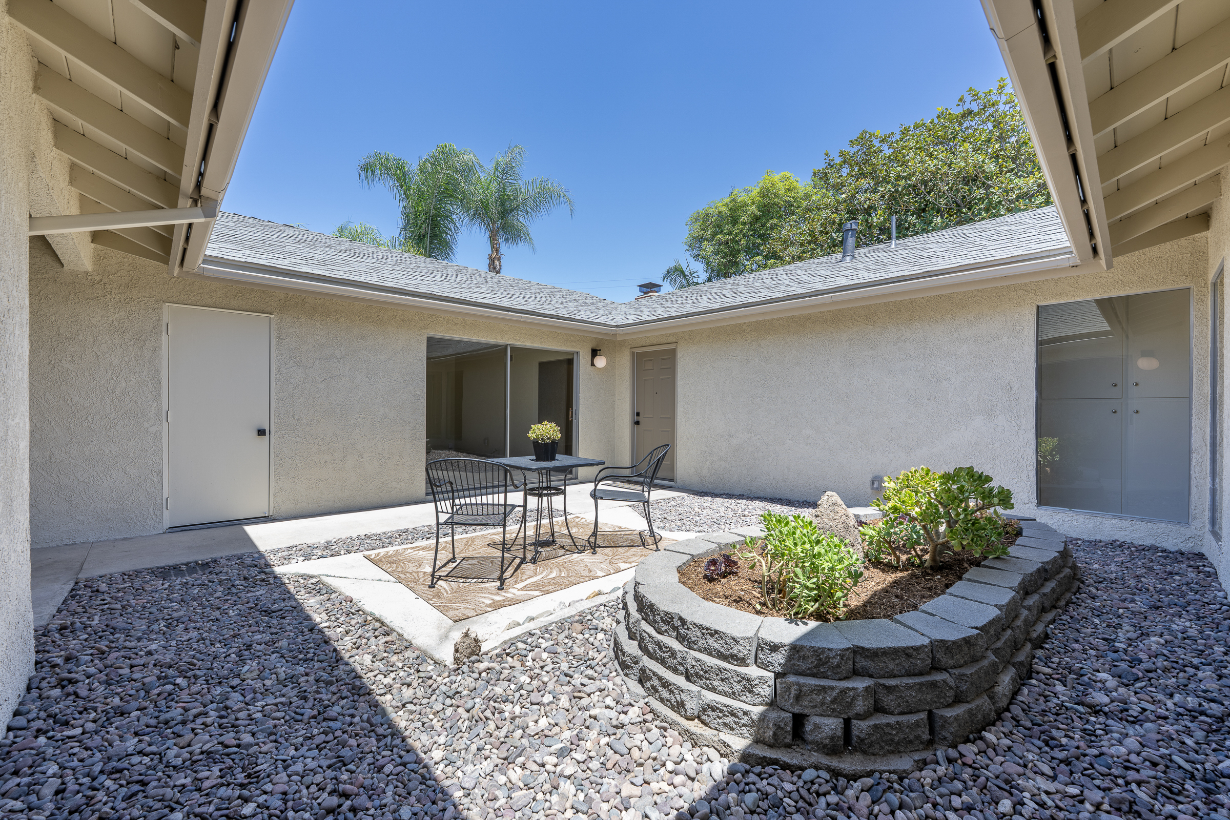 2115 E. South Redwood Dr-Courtyard-2