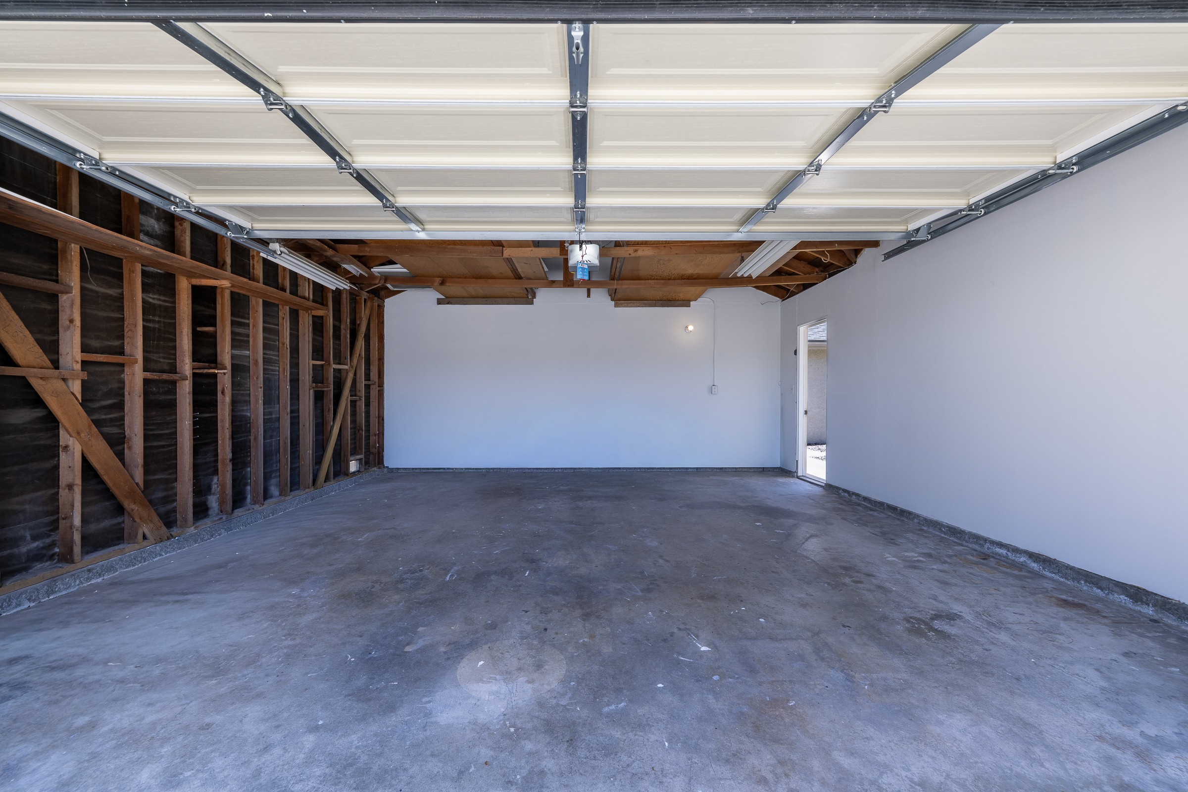 2115 E. South Redwood Dr-Garage