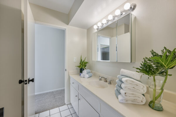2115 E. South Redwood Dr-Hall Bathroom-2