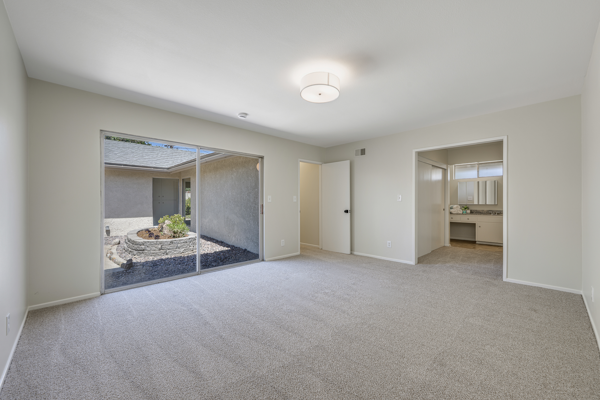 2115 E. South Redwood Dr-Primary Suite